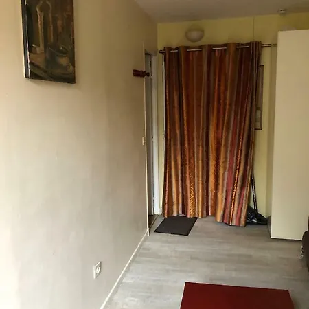 23 Rue De La Chapelle * Paris